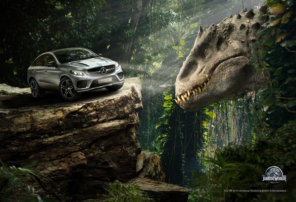 Jurassic-World-Indominus-Rex-Mercedes